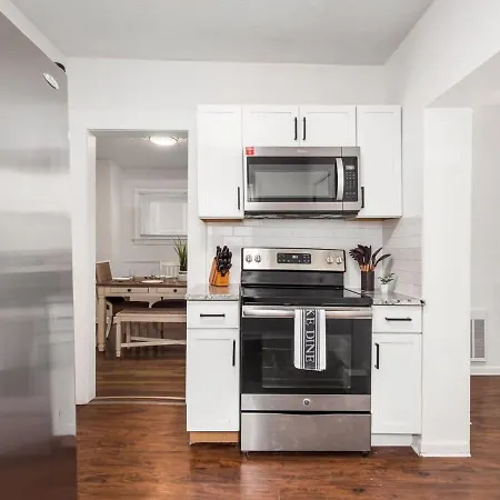 Large 5 Bedroom House Next To Osu, Sleeps 16-3